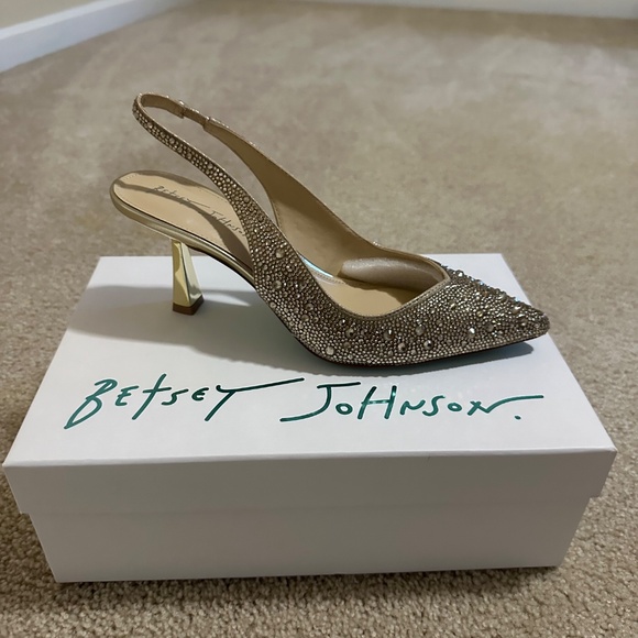 Betsey Johnson Lt Gold heels - Picture 2 of 3